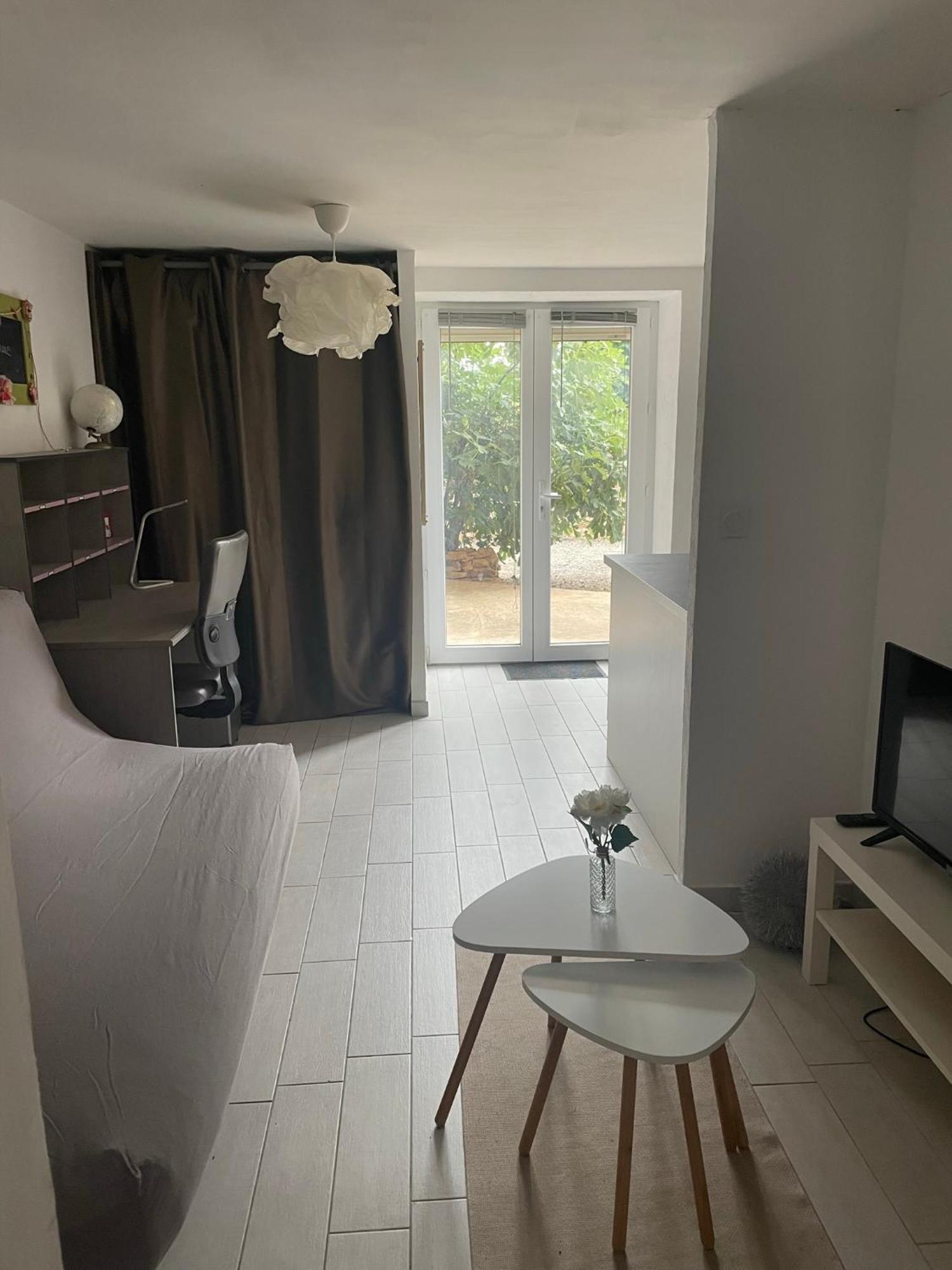 Petit Studio Aux Portes Du Beaujolais Saint-Germain-Nuelles Экстерьер фото