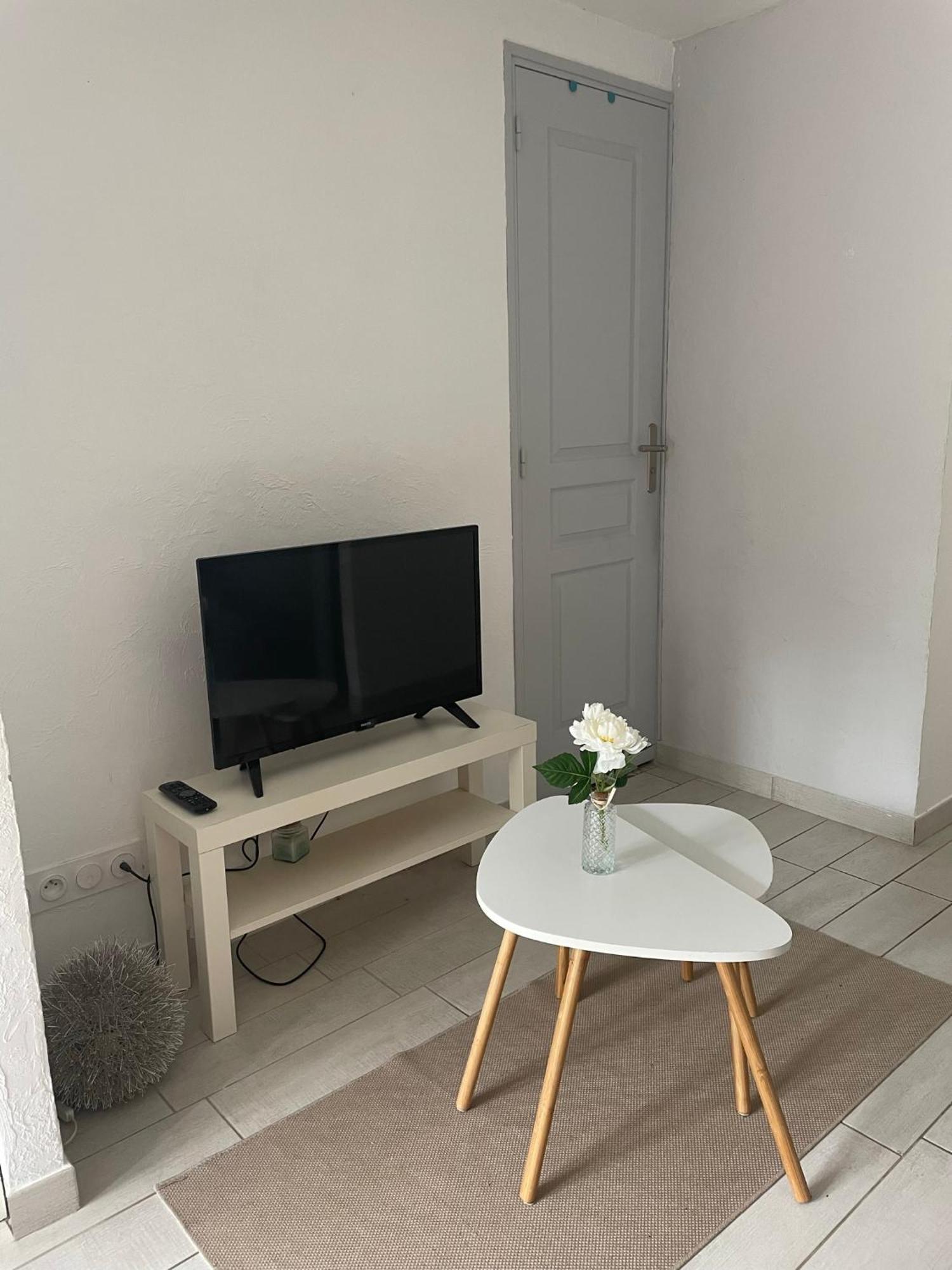 Petit Studio Aux Portes Du Beaujolais Saint-Germain-Nuelles Экстерьер фото